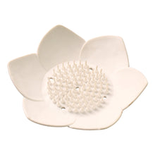 Elegant Lotus-Shaped Self-Draining Soap Dish Holder (1 Pc)